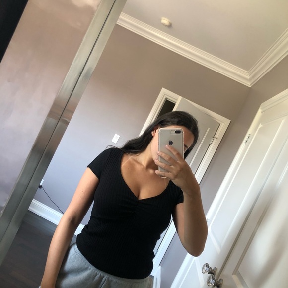 Forever 21 black v neck t shirt - Picture 2 of 4